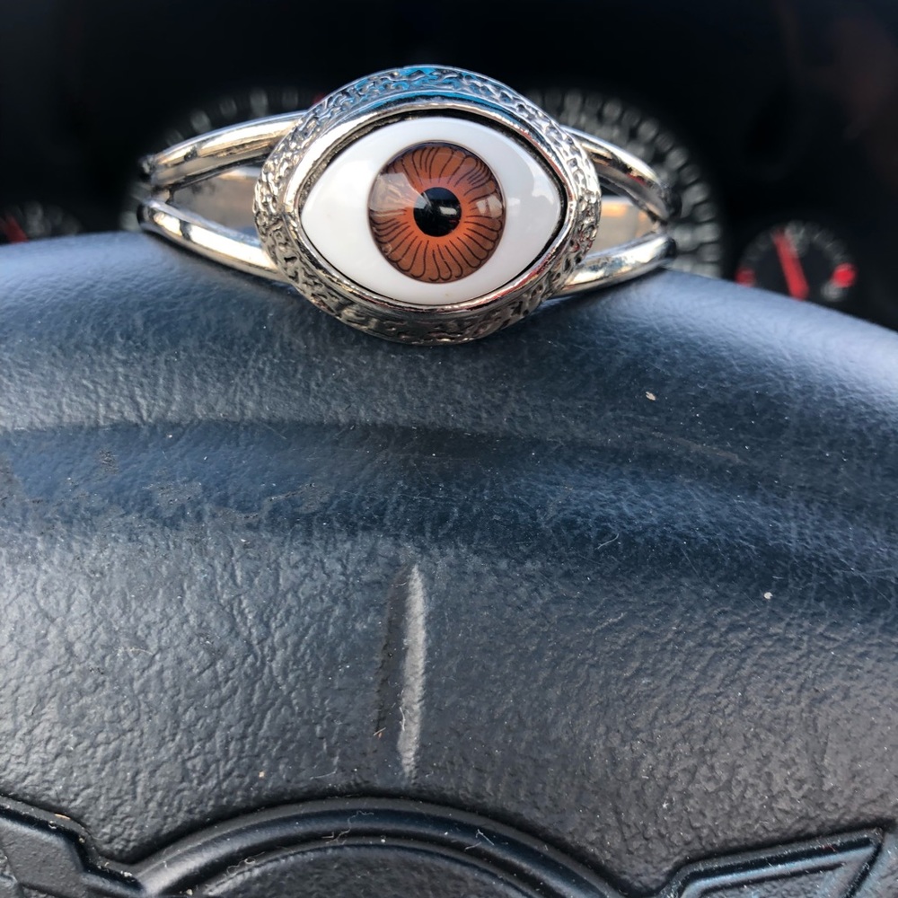 Eye bracelet